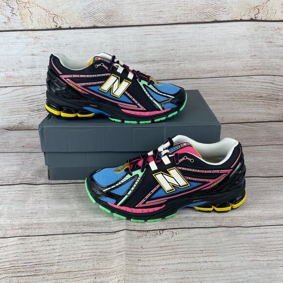 New Balance 1906R Womens Sz 7D Black White Classics - Picture 1 of 11